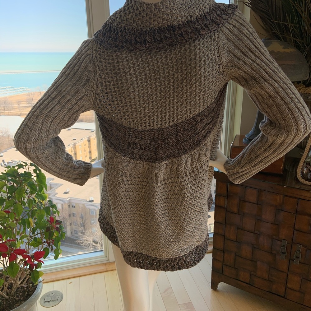Unique Cabi neutral-colored sweater - Picture 3 of 5